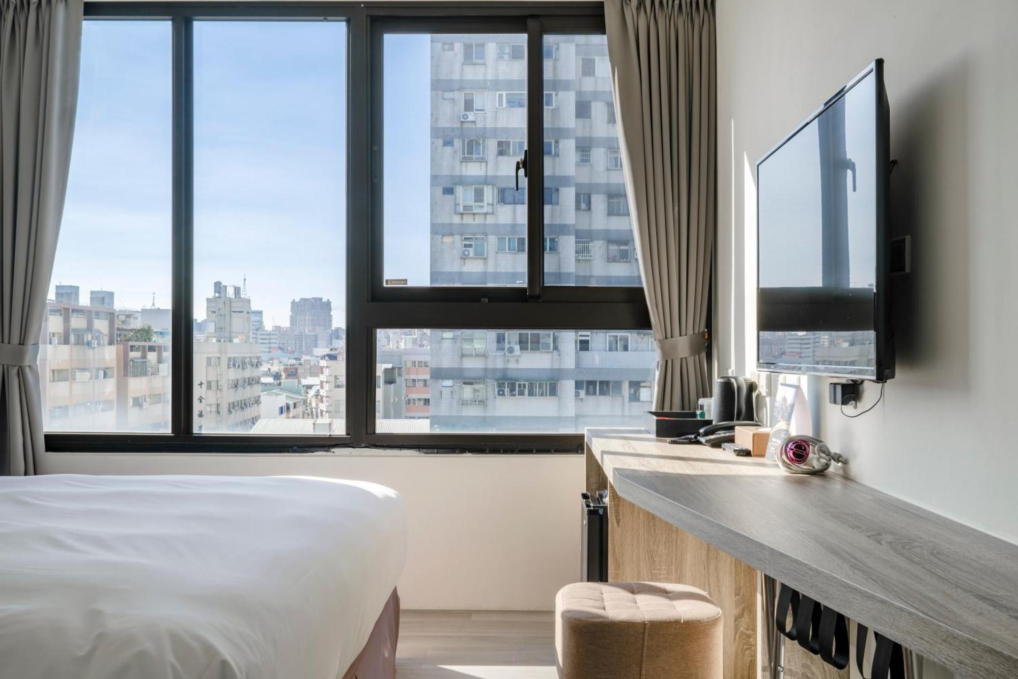 Check Inn Express Taichung Fuxing Exterior photo