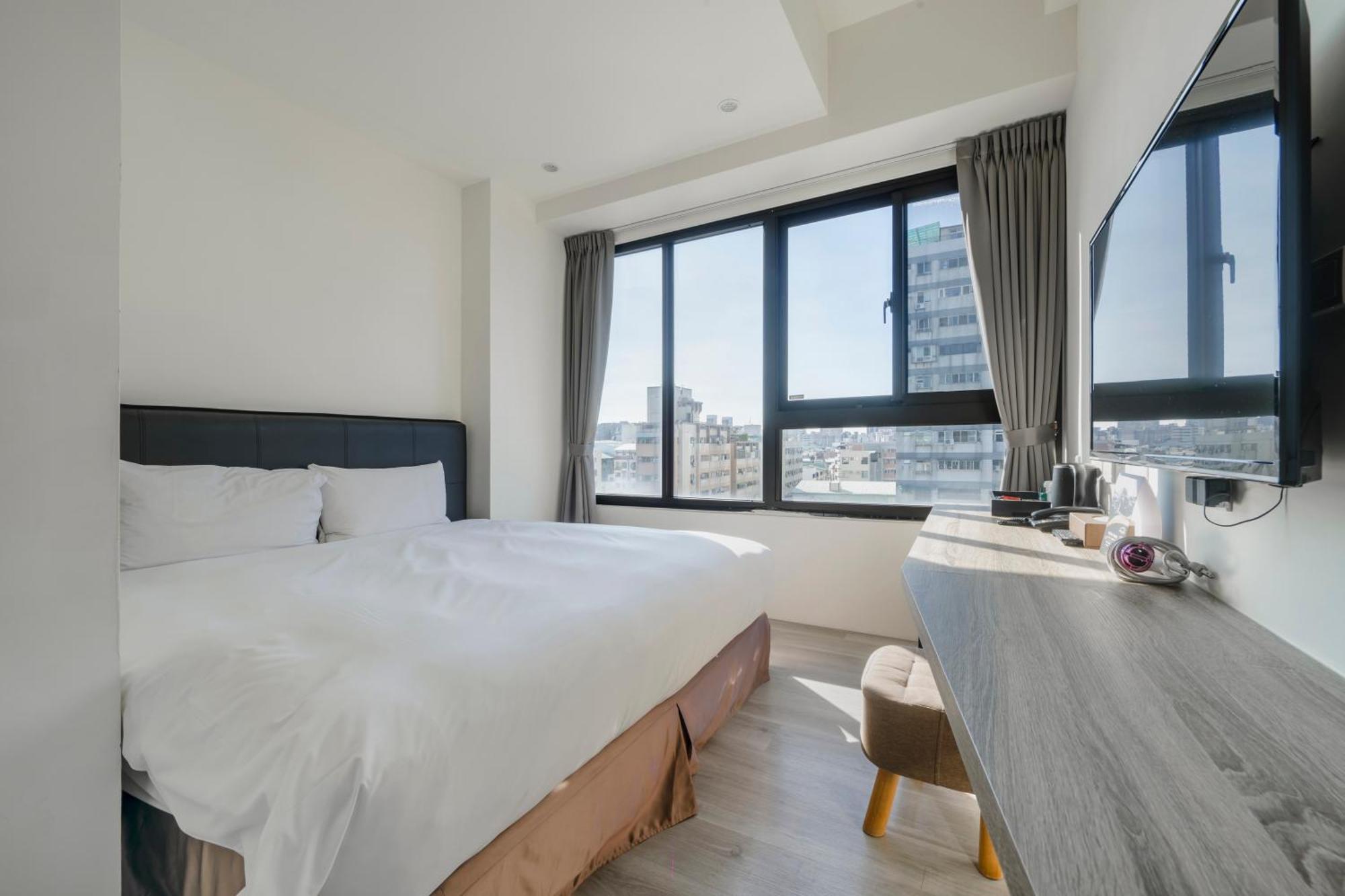 Check Inn Express Taichung Fuxing Exterior photo